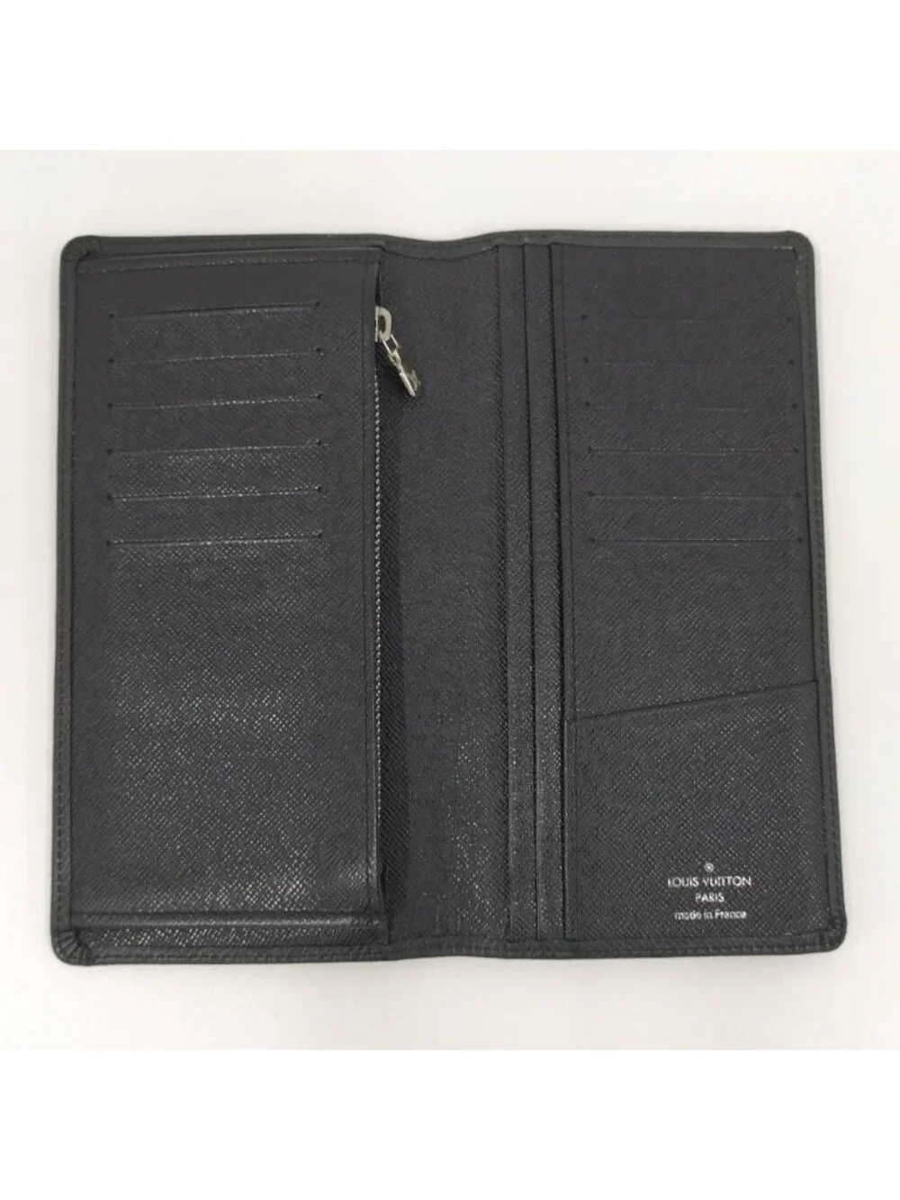 Louis Vuitton Portefeuille Brazza Taiga Wallet